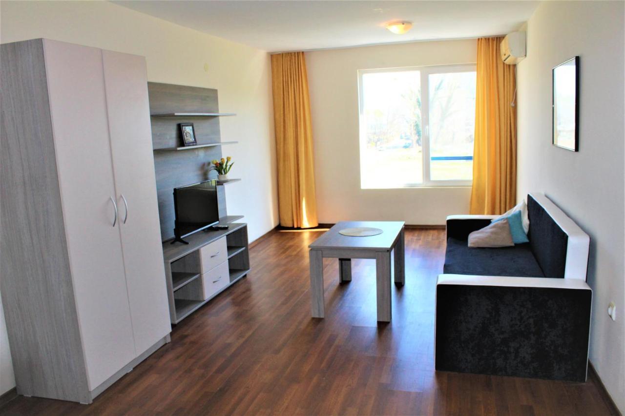 Solei Apartments Primorsko Esterno foto