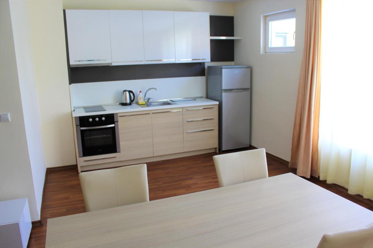Solei Apartments Primorsko Esterno foto