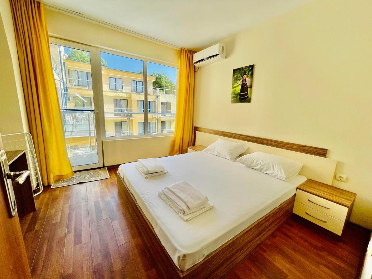 Solei Apartments Primorsko Esterno foto