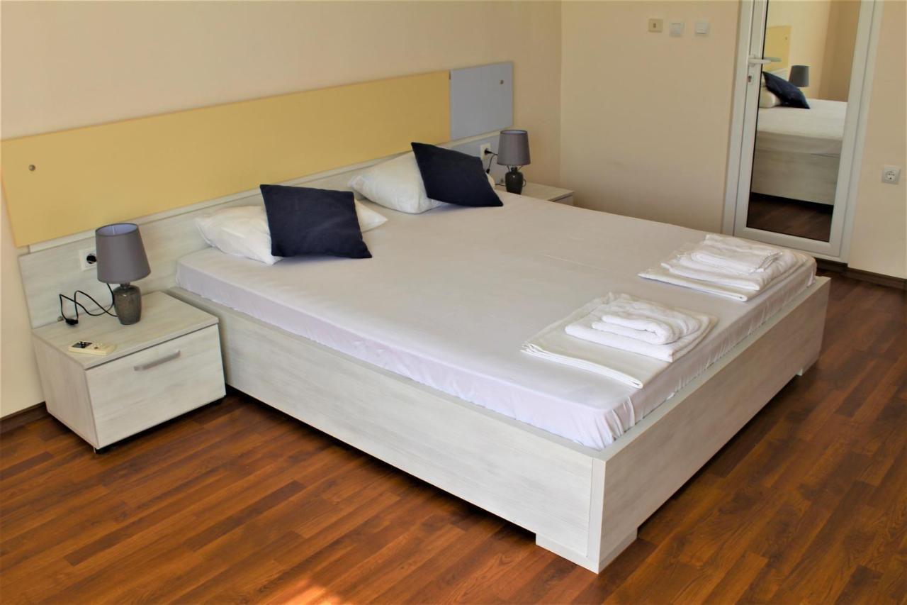 Solei Apartments Primorsko Esterno foto