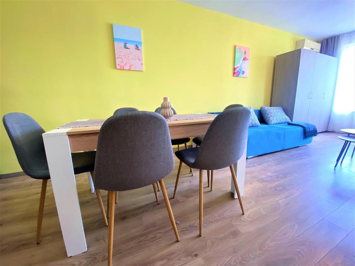 Solei Apartments Primorsko Esterno foto