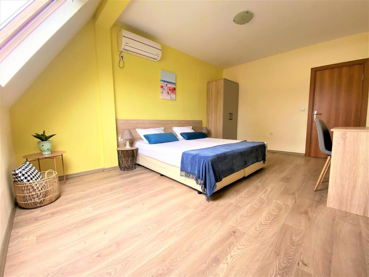 Solei Apartments Primorsko Esterno foto
