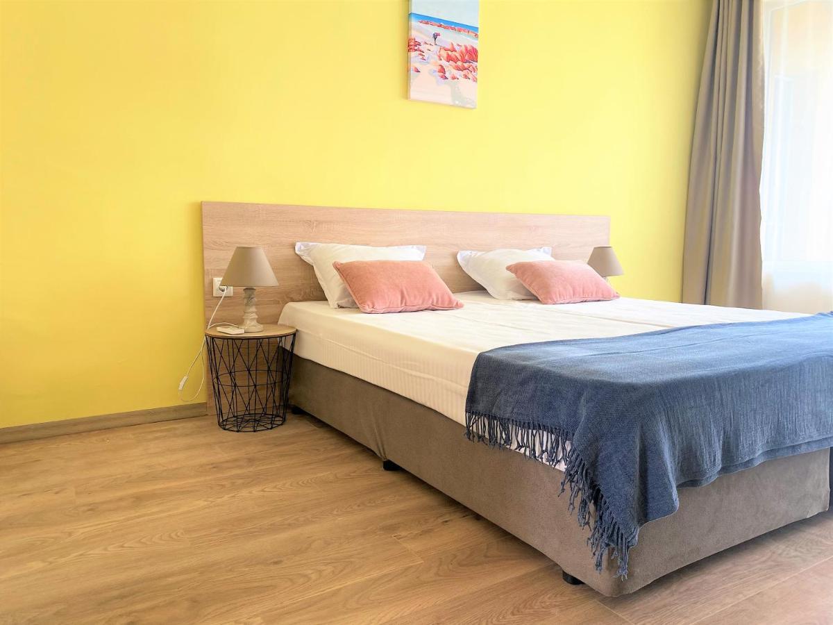 Solei Apartments Primorsko Esterno foto